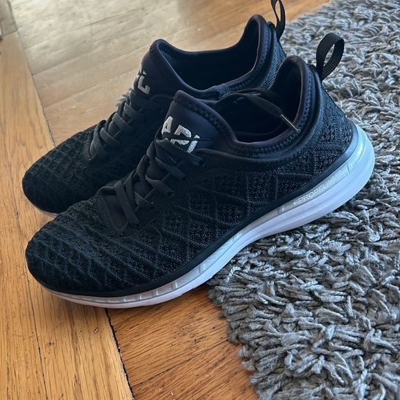 Women's APL Techloom Phantom Sneaker Black Metallic Silver Size 7 - Picture 4 of 10